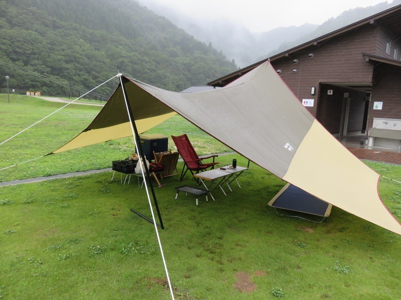 雨の日は焚き火を 男のソロキャンプ Ryoma Sbar